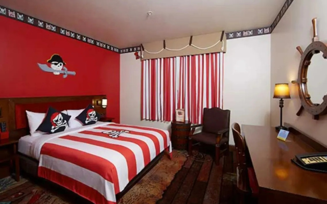 Pirate Themed room with balcony