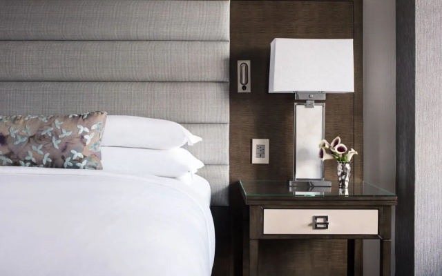 Corner Larger Double Guestroom