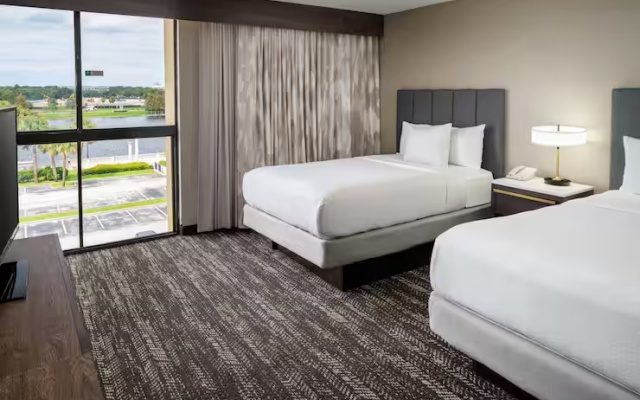 Two-room Atrium Suite with lake view