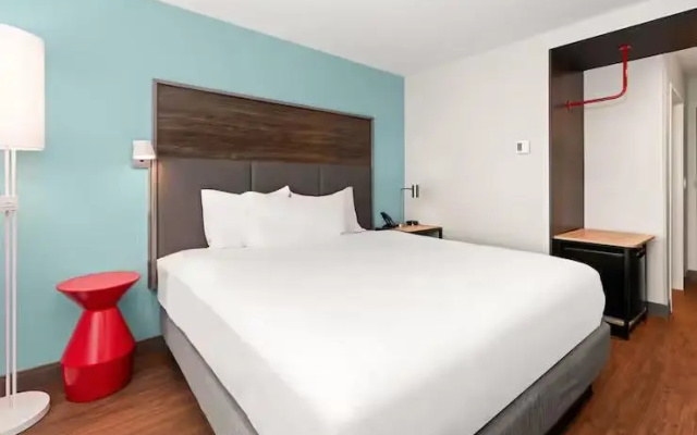 Mobility/Hearing Accessible with Tub Double room