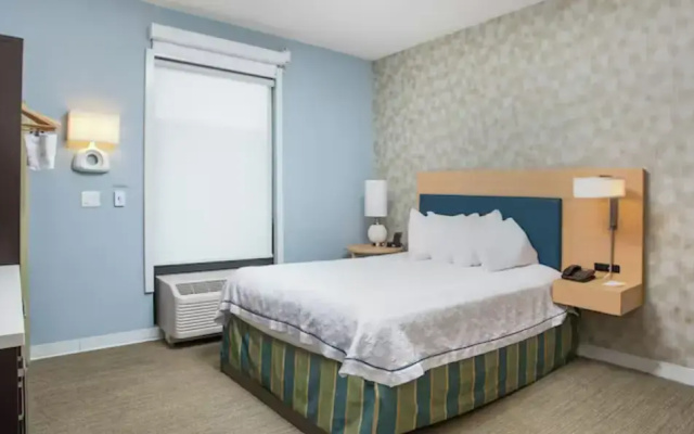 Mobility/Hearing Accessible Tub Double Suite