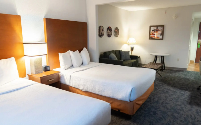 Standard Quadruple Suite