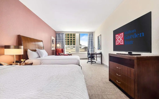 Quadruple room with city view