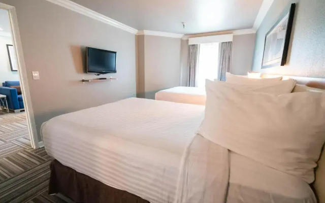 Monarch Deluxe Quadruple Suite