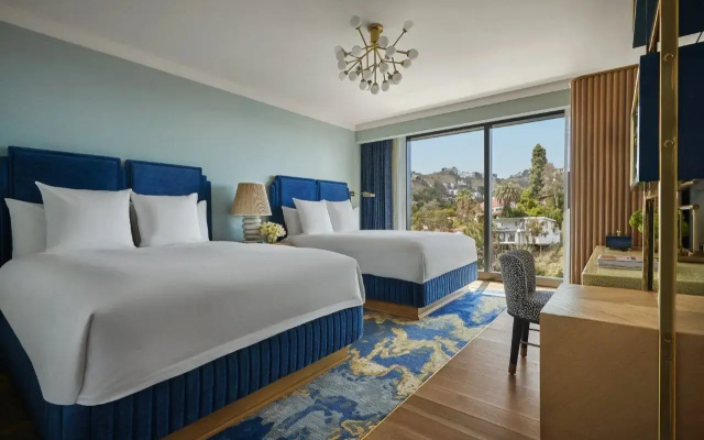 Twin room with Hollywood Hills view