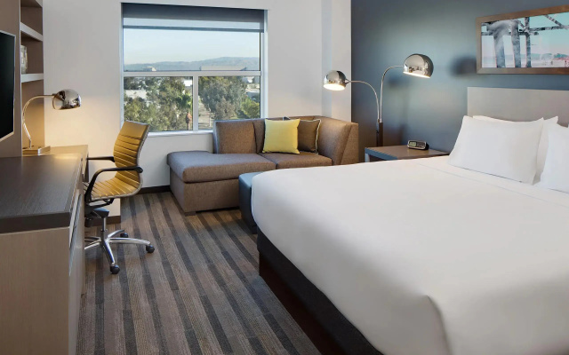 Den Accessible Double Guestroom