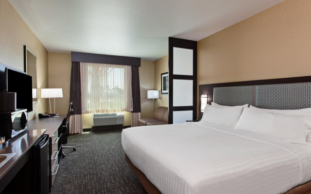 Extra Living Area Suite