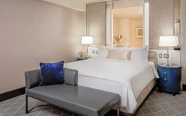 Double Junior Suite with Fort Point Channel View