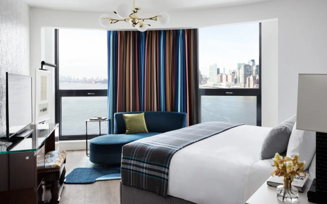 Double Graduate Junior Suite with Skyline View