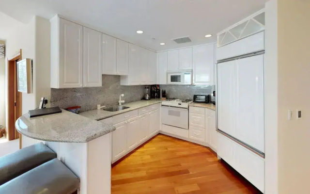 2 Bedrooms Luxury Platinum Condominium
