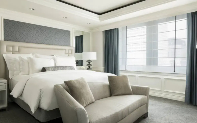 2 Bedrooms Presidential Club Level Suite with balcony