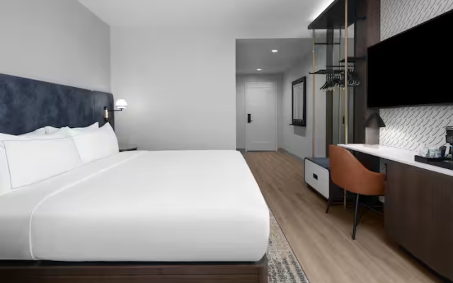 Corner room