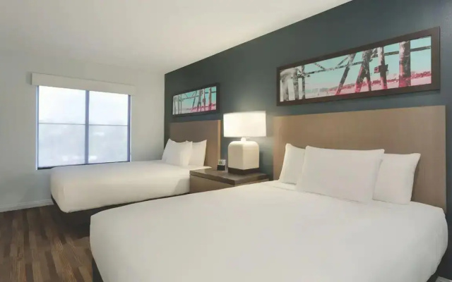 1 Bedroom Accessible Suite
