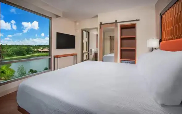 Tower Deluxe Club Access Double Suite