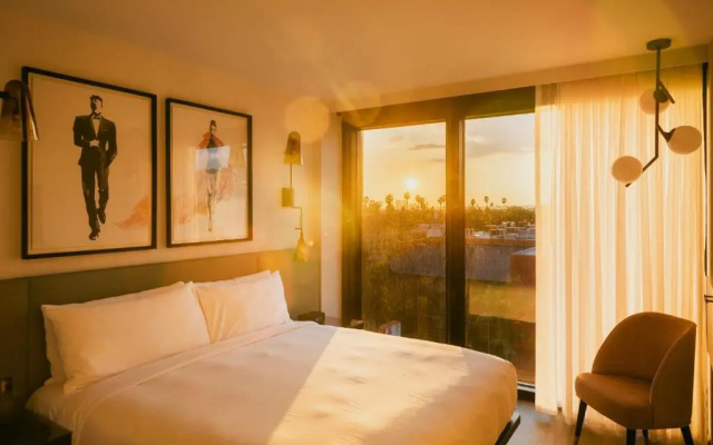 Room with city view