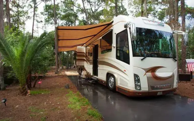 Full Hook-Up Campsite