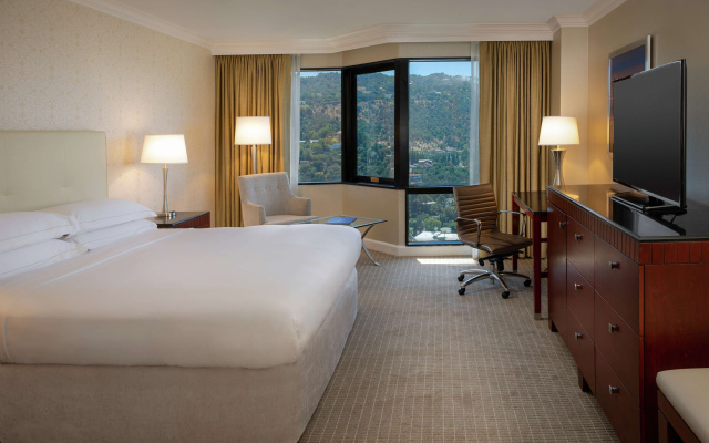 Executive Floor Corner Double room with Universal Studio view