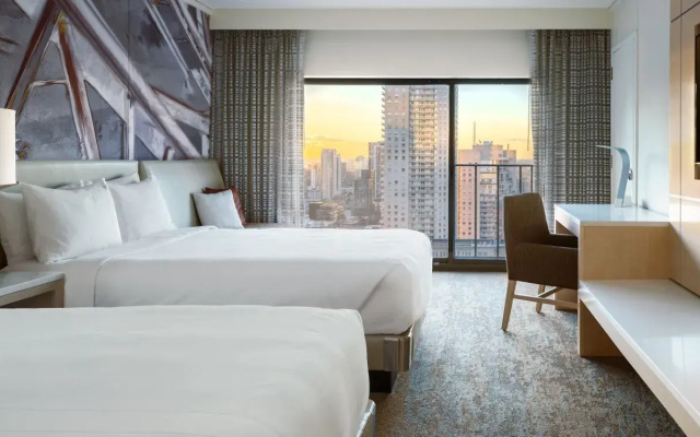 Club Level Twin room with city view