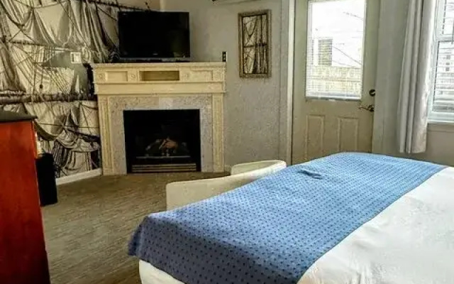 Standard with Fireplace and Jacuzzi Tub Double room