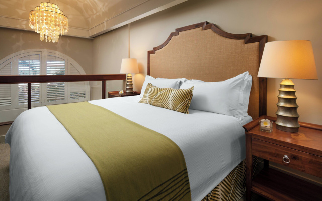 Historic Wing Suite with garden view