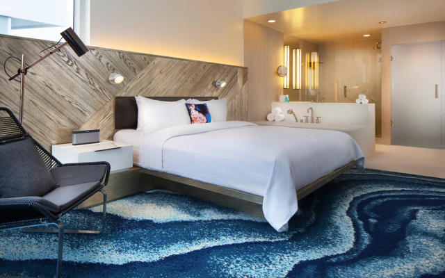 2 Bedrooms Cool Residential Suite with ocean view