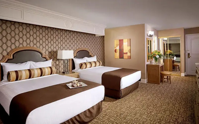Carson Tower Deluxe Twin room