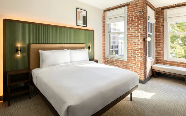 Deluxe Double room with city view