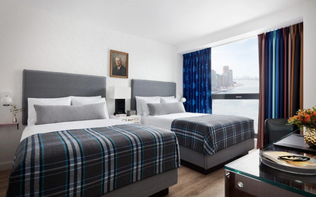 Graduate Quadruple room with Skyline View