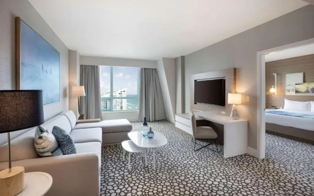Diplomat Intracoastal Suite