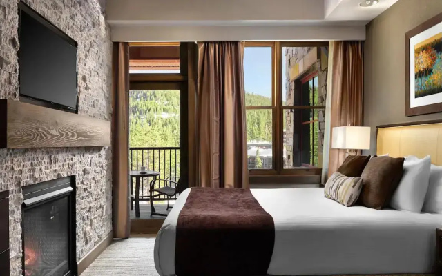 2 Bedrooms Den Villa