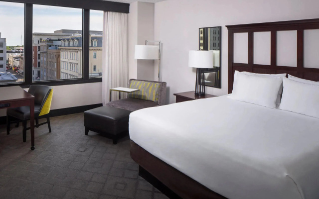 Suite with city view