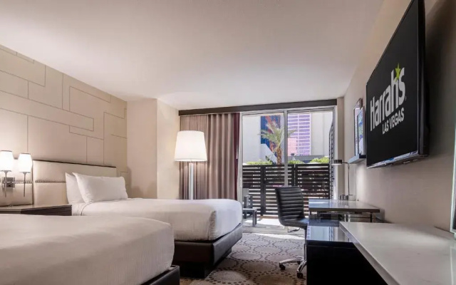 Deluxe Cabana Mountain Tower Twin room with pool view