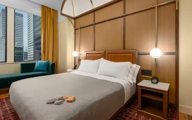 1 Bedroom Hearing Accessible Double Suite with view