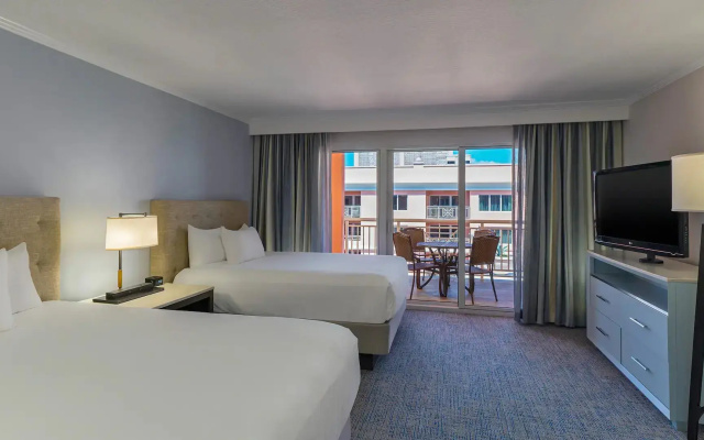 Deluxe Quadruple room with balcony and with partial ocean view