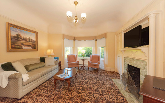 1 Bedroom Triple Suite