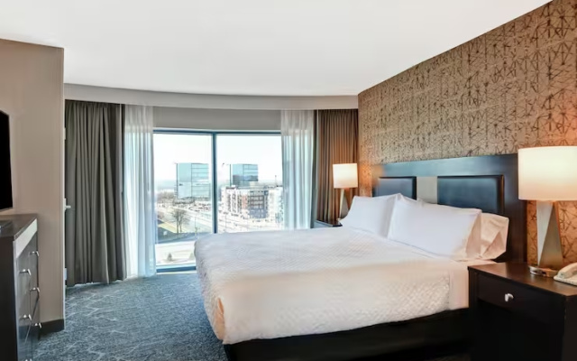 1 Bdrm Corner Quadruple Suite