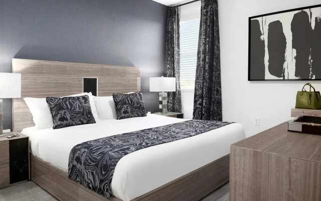 6 Bedrooms Theater Villa