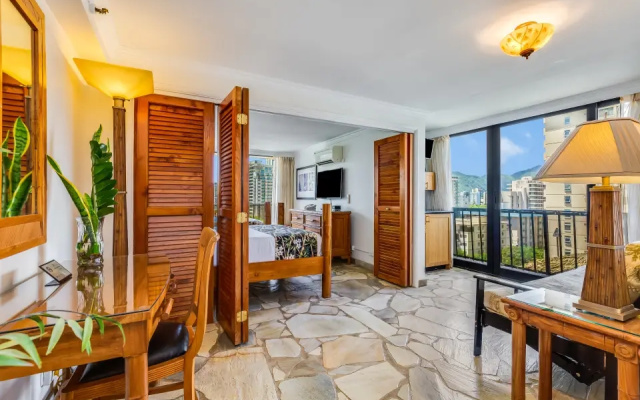 1 Bedroom Kitchenette Suite with city/mountain view