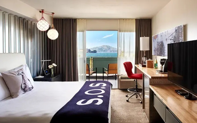 Premium Double room with balcony and with Waterfront