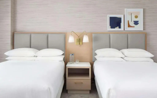 1 Bedroom Hearing Accessible Twin Suite