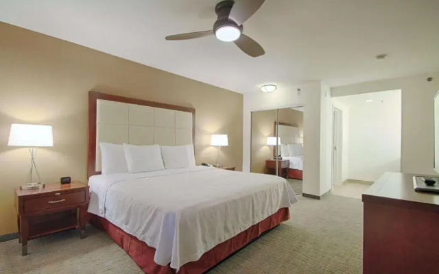 Mobility/Hearing Accessible with Roll-In Shower Double Suite Non-smoking