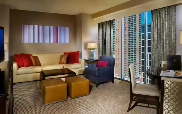 Lamar Double Suite