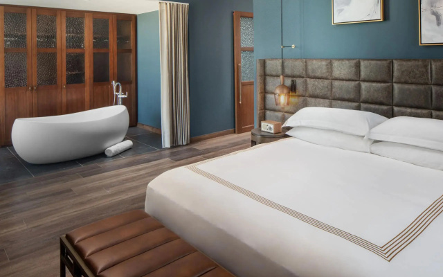 Thompson Double Suite