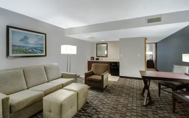 1 Bedroom Mobility Twin Accessible Suite