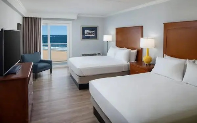 Standard Twin room with balcony and oceanfront