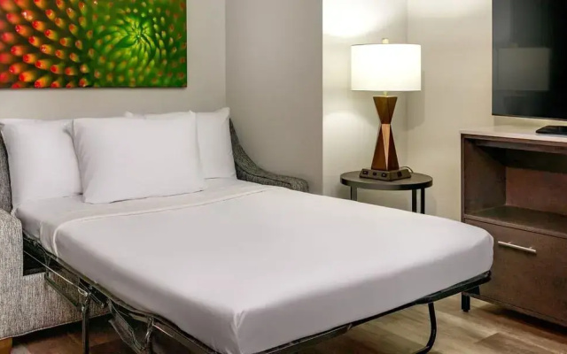 2 Bedrooms ADA Accessible Bathtub Grove Condo
