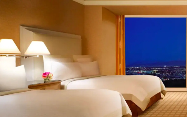 Wynn Twin Tower Suite