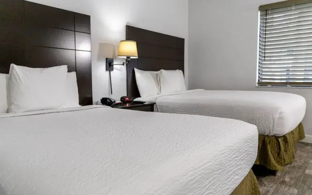 2 Bedrooms at the Oaks Quadruple Suite