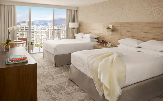 Waikiki Twin room with mountain view