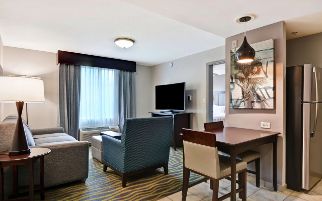 Mobility/Hearing Access Double Suite